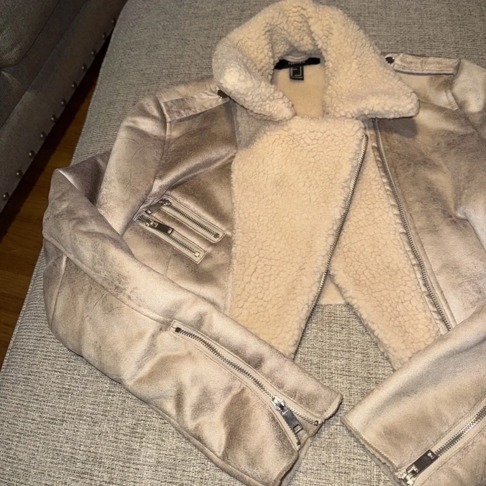 Forever 21 Faux Fur Cropped Jacket Size Small - Picture 3 of 6